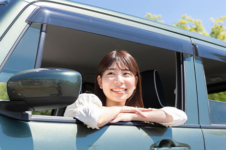 車検も税金も全て込みで、月額1万円から、新車の軽自動車にお得にリースできるサービスです。